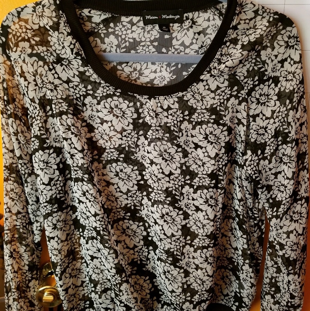 Flowered long sleeve top - Picture 1 of 2